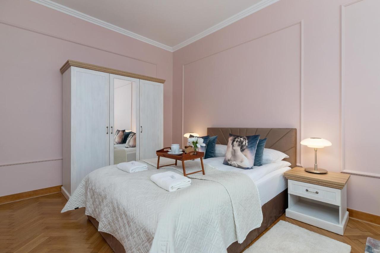 Luxurious & Unique Apartment Mickiewicza Cracow By Renters Prestige Kraków Eksteriør billede