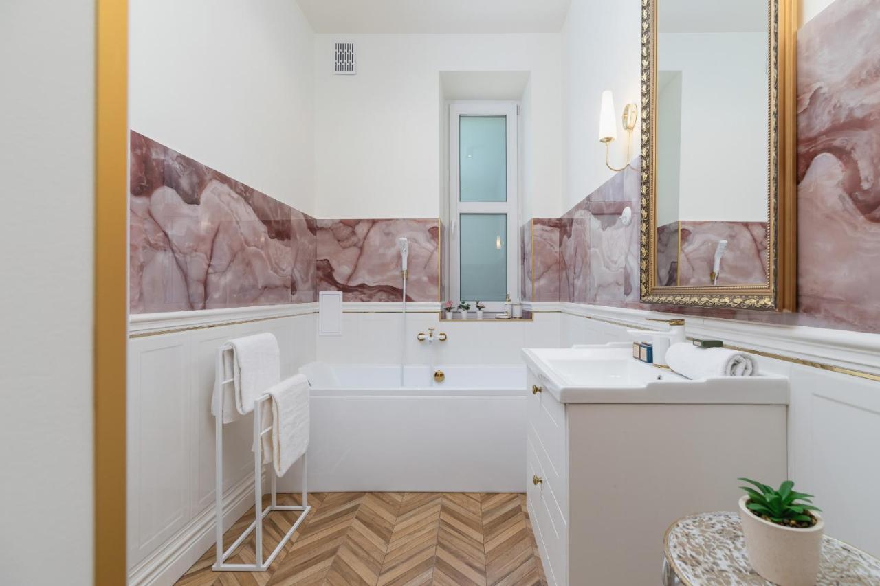 Luxurious & Unique Apartment Mickiewicza Cracow By Renters Prestige Kraków Eksteriør billede